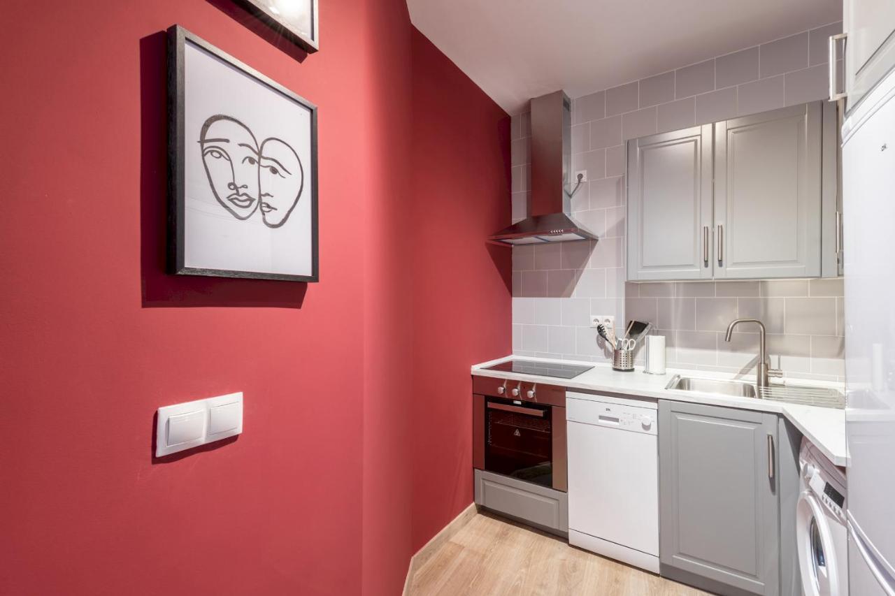 3 Bedrooms 1 Bathroom Furnished - Lavapies- Mintystay Мадрид Екстер'єр фото