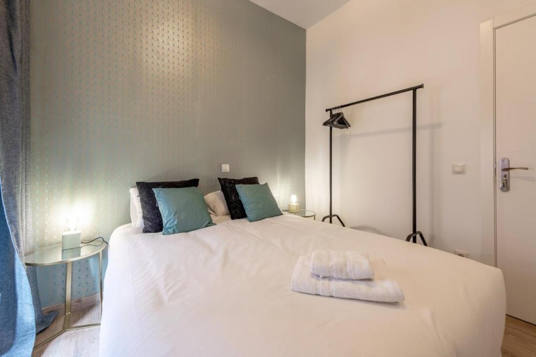 3 Bedrooms 1 Bathroom Furnished - Lavapies- Mintystay Мадрид Екстер'єр фото